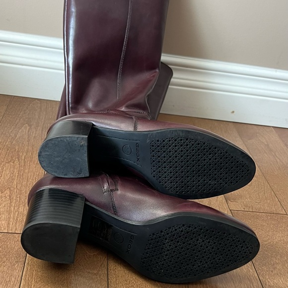 GEOX genuine leather boots in Burgundy. - Picture 10 of 16